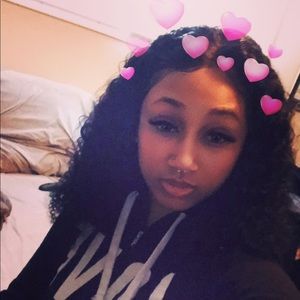 Meet your Posher, Latisha